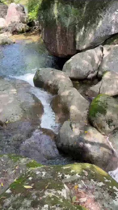 계곡과 바위 풍경