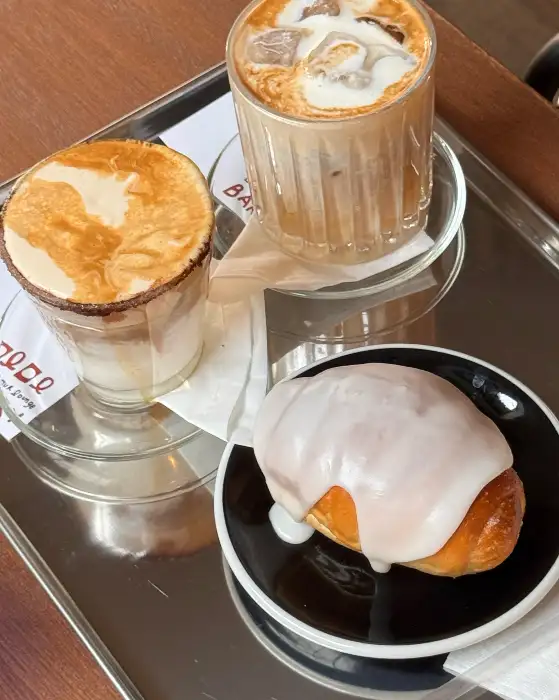 소금빵과 라떼