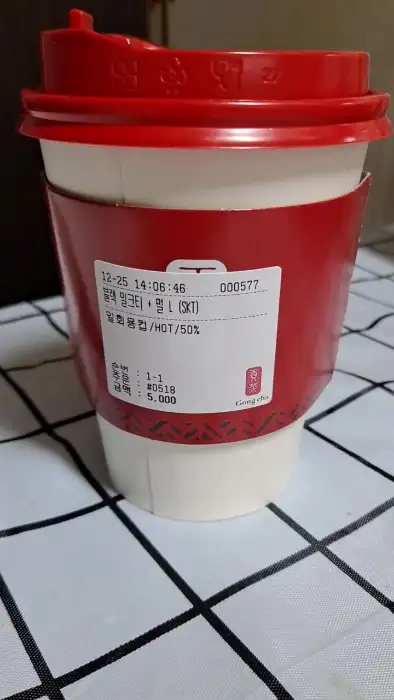 주문 내역이 적힌 컵홀더