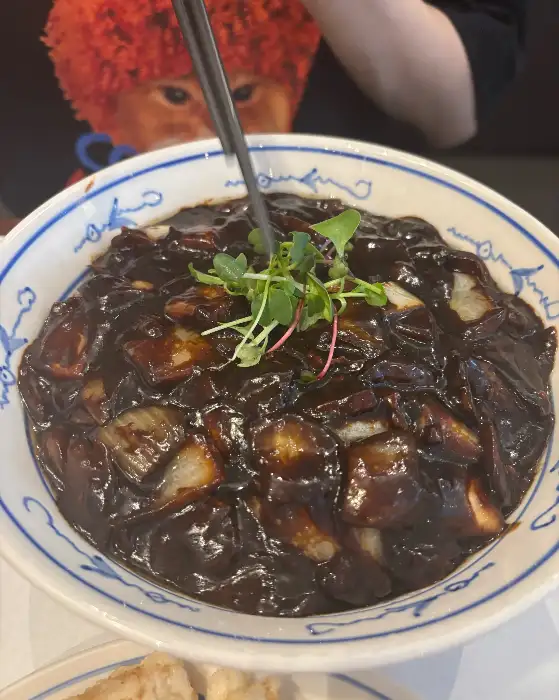 영춘반점 짜장면 상세 컷