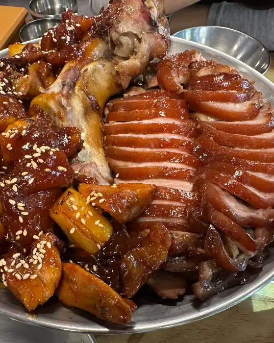 88왕족발의 푸짐한 족발 한상차림
