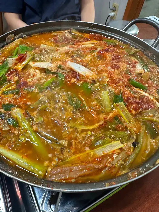 보글보글 끓고 있는 메기매운탕