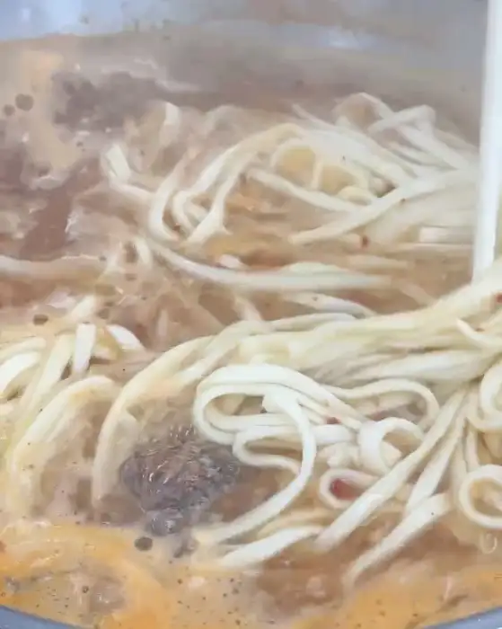 김이 나는 칼국수 클로즈업