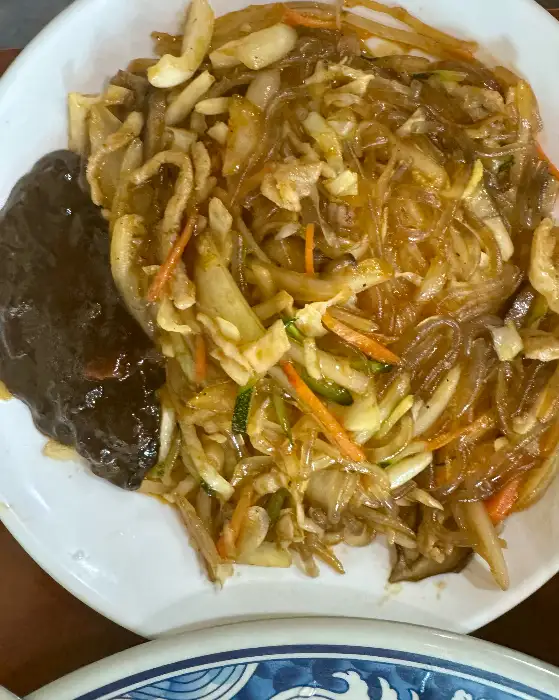 탕수육과 함께 나온 잡채