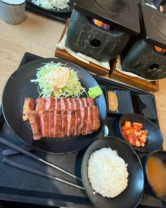맛있는 규카츠와 타마고 텐동