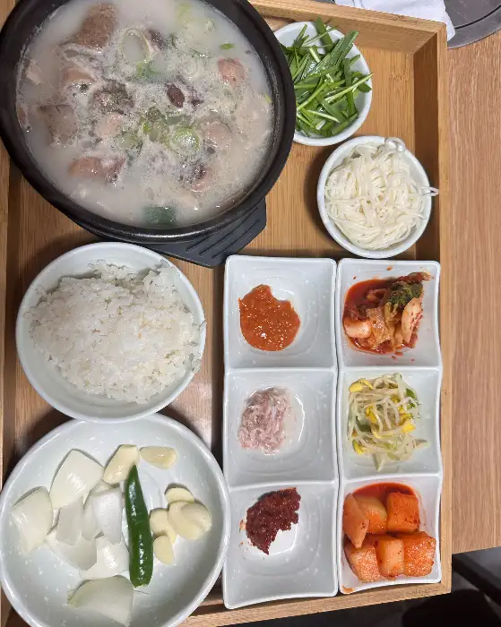 푸짐한 피순대국밥 한 상
