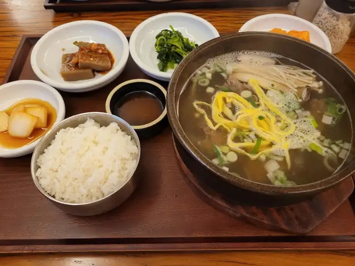 소갈비찜과 밑반찬, 밥 한 상 차림