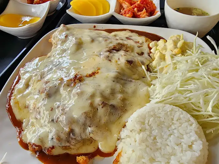 치즈 돈까스 상세 컷