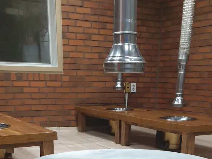 육장갈비 태백점의 내부 테이블