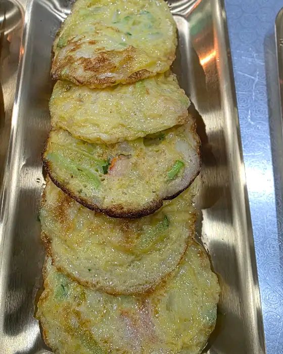 노릇하게 부쳐진 전