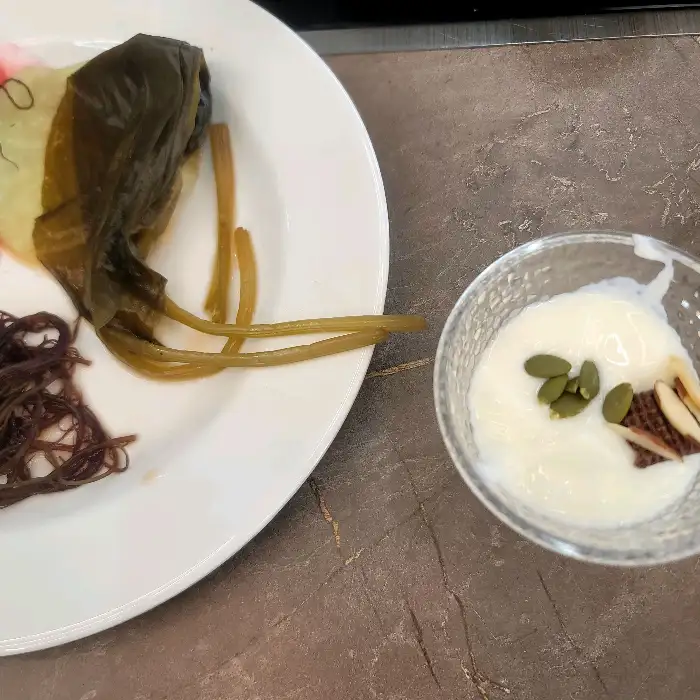 요거트와 견과류