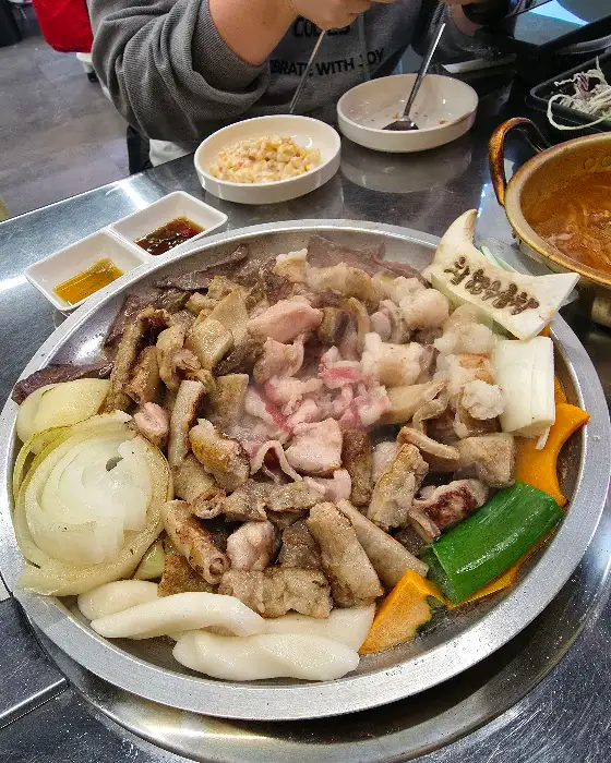 푸짐한 모듬구이 한 판