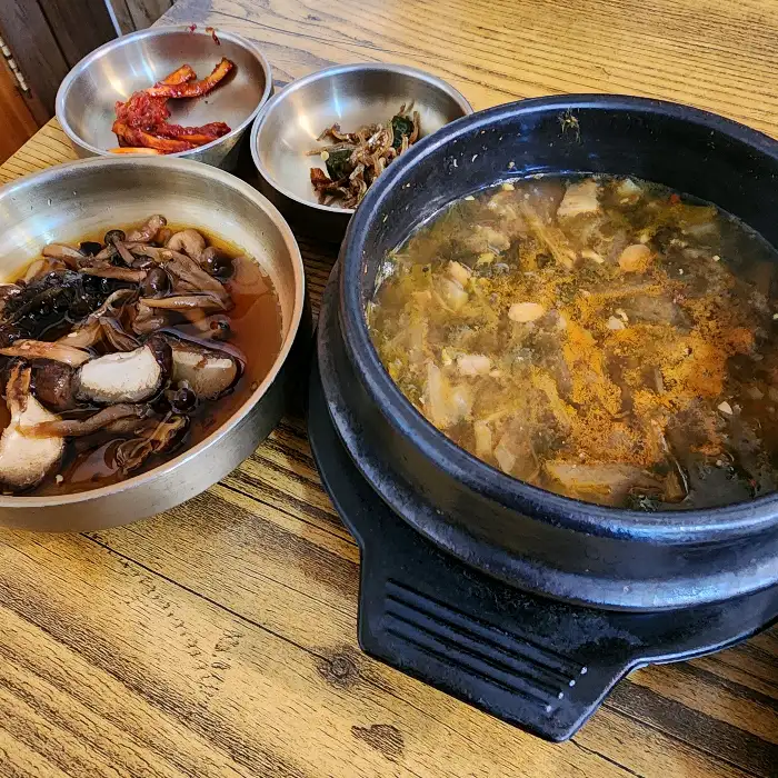 된장찌개와 함께 나온 나물 반찬들