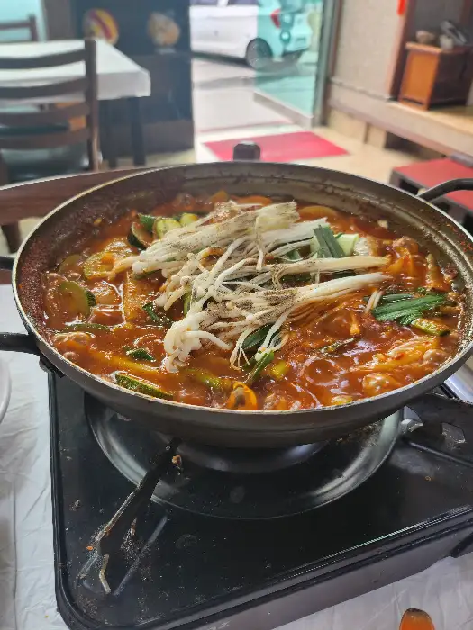 보글보글 끓고 있는 쏘가리 매운탕