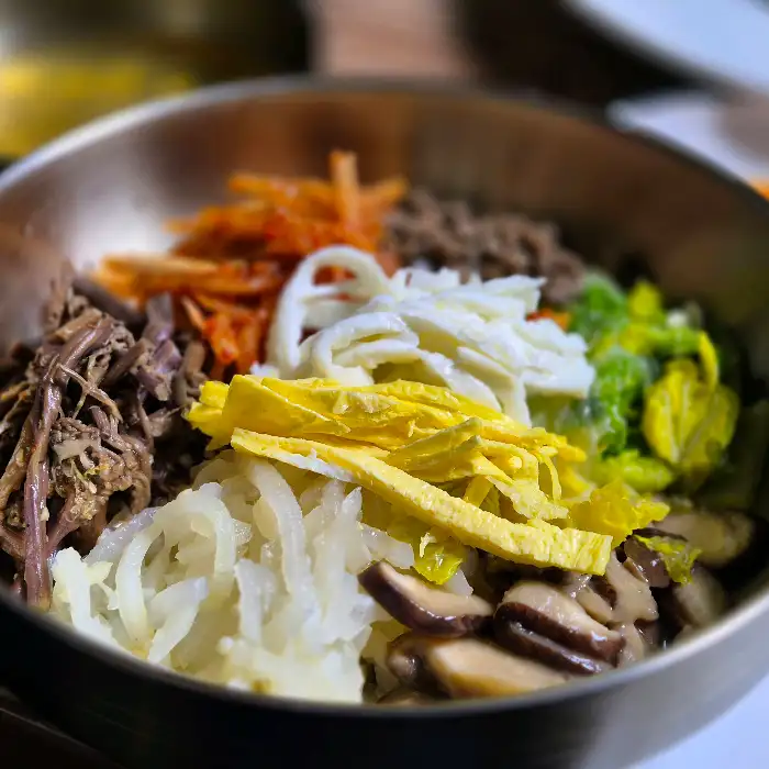 다채로운 나물 비빔밥