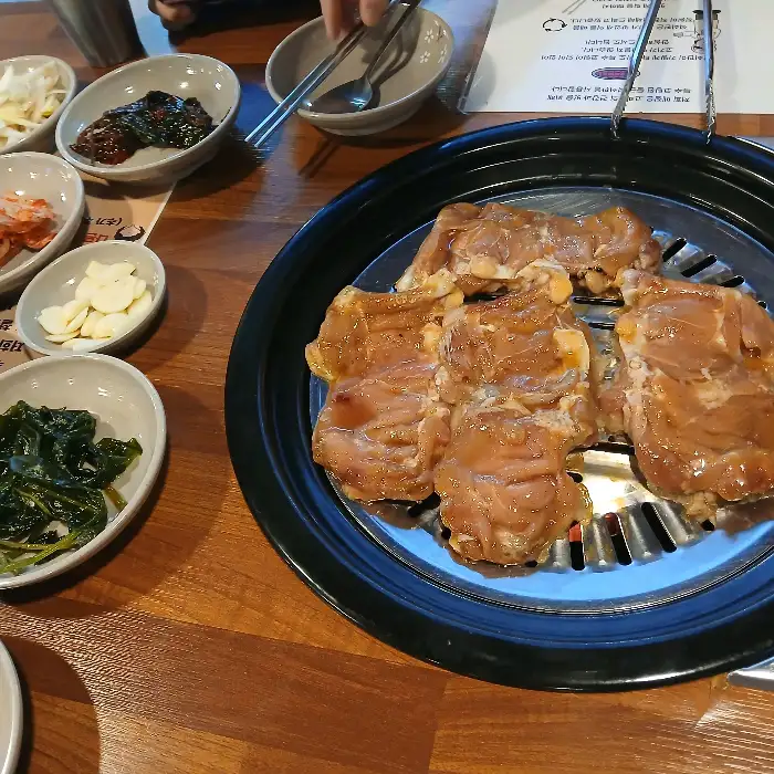 양념 닭갈비와 곁들여 먹는 반찬