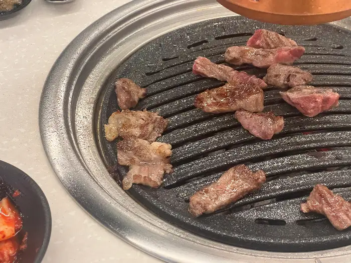 구워진 소고기 조각들
