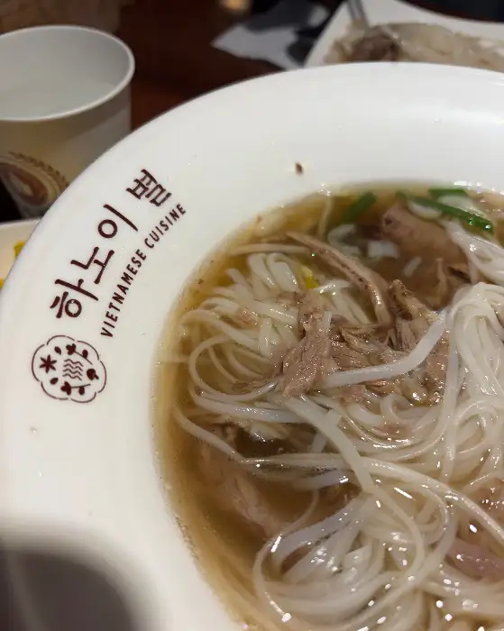 깔끔한 쌀국수 면발과 국물