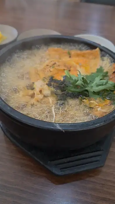 보글보글 끓는 돌우동 묘사