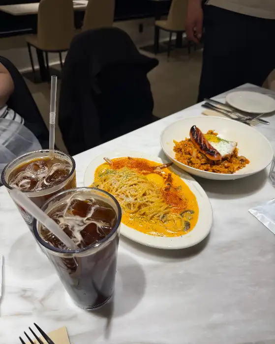 두 잔의 아이스 아메리카노