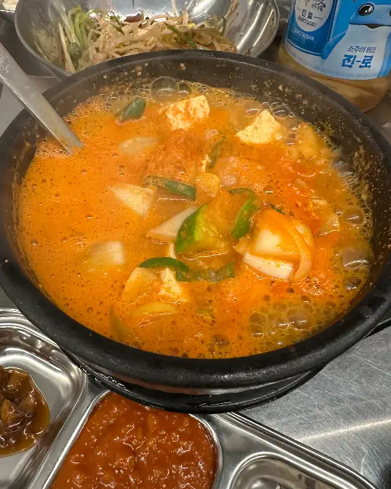 얼큰한 순두부찌개