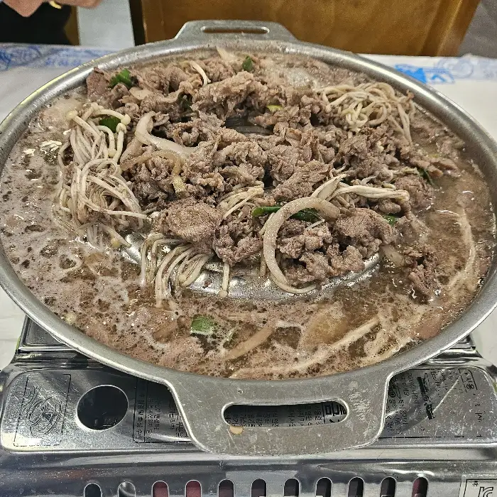 정갈하게 차려진 밑반찬들