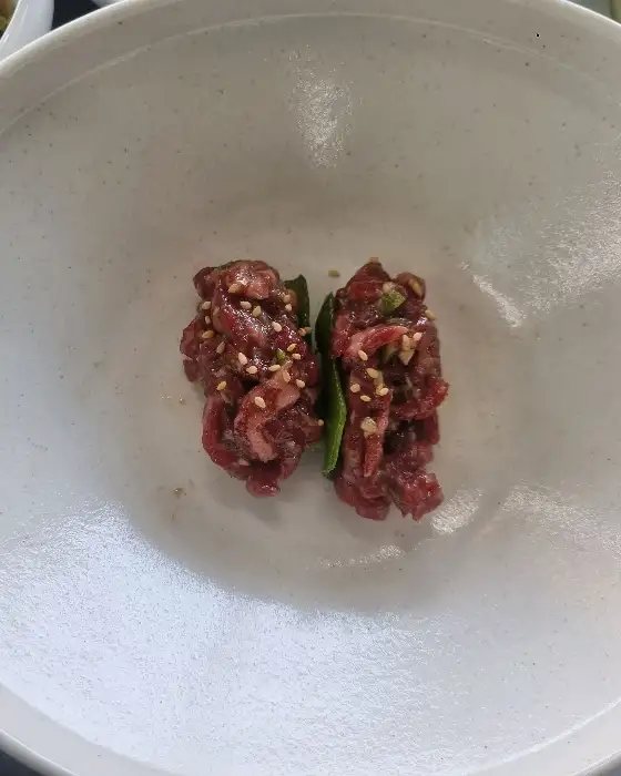 신선한 육회 비주얼
