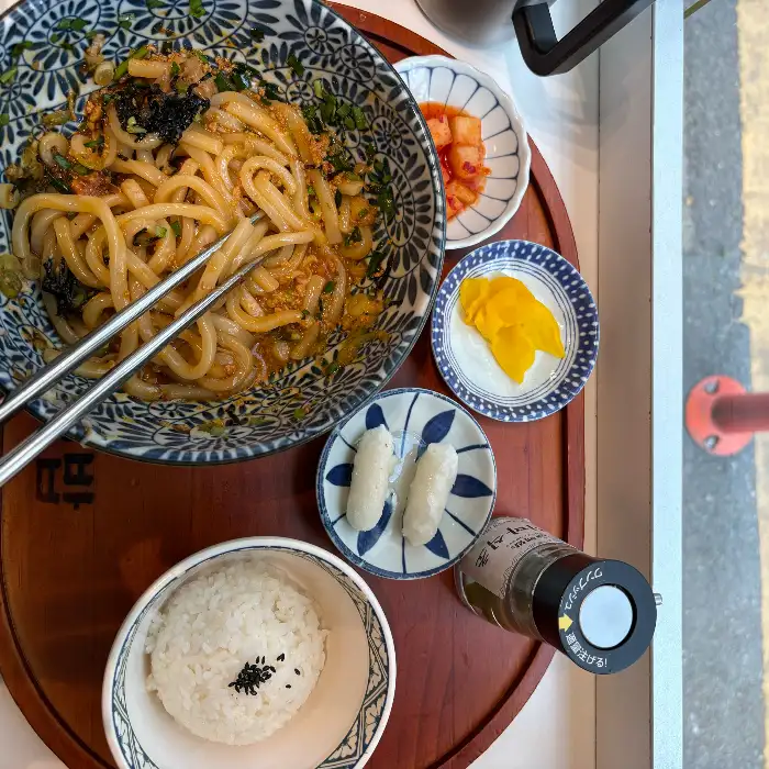 우동과 밥, 곁들임 반찬