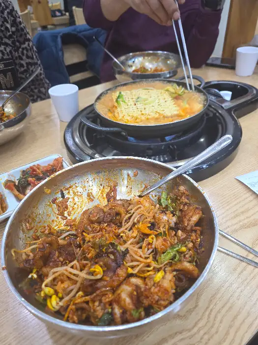 김영화 부대찌개와 함께 나온 반찬들