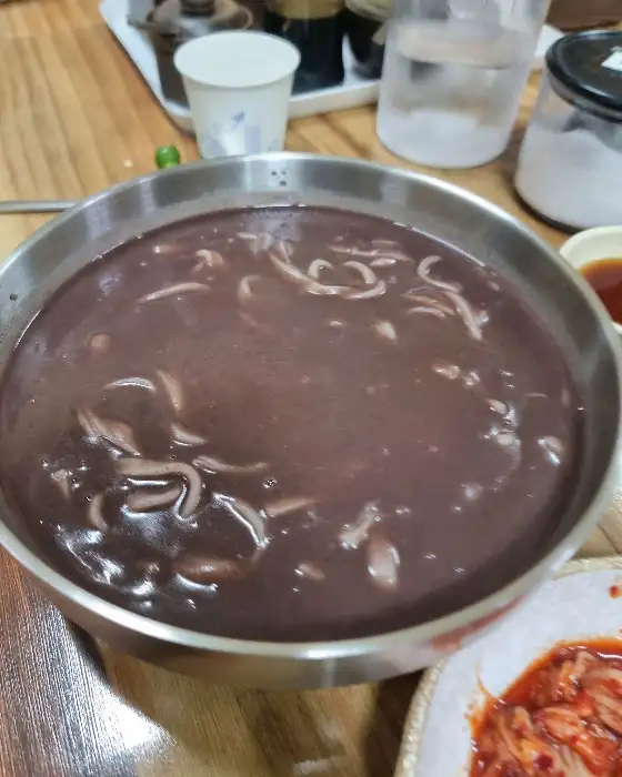 진하고 고소한 들깨 칼국수