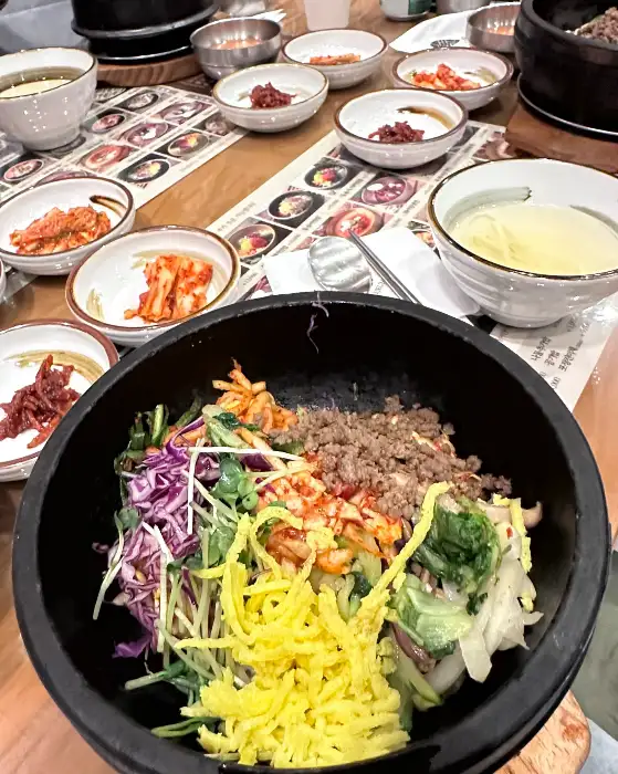 돌솥비빔밥 재료 클로즈업