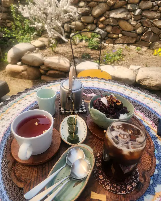 커피와 팥빙수, 그리고 곁들임 떡