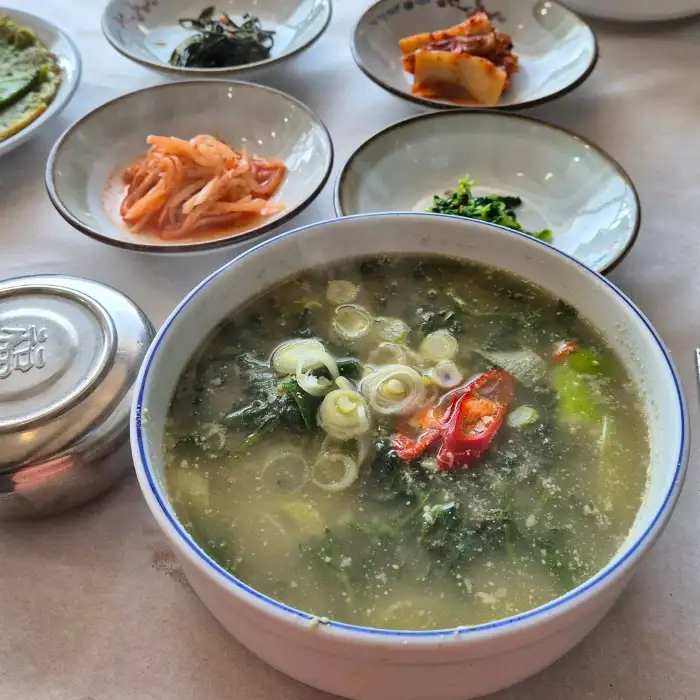 깊고 얼큰한 맛의 매운탕