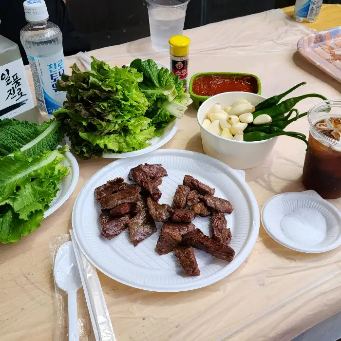 밑반찬과 쌈 채소