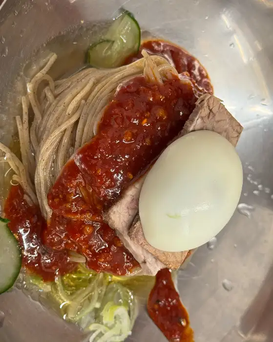 푸짐하게 담긴 수육