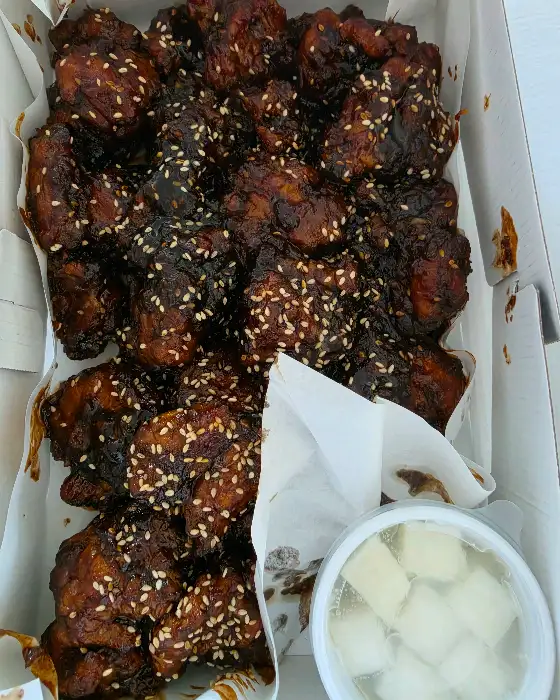 흑마늘 닭강정 접시