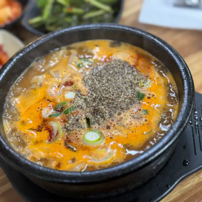 얼큰 순대국 클로즈업