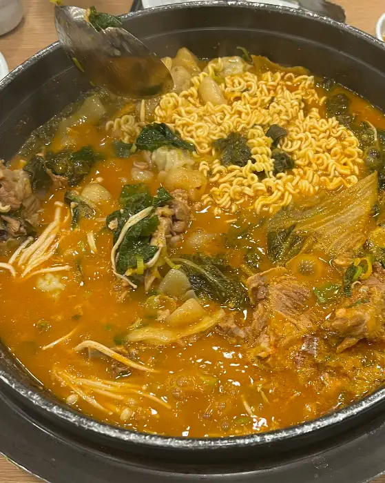 푸짐한 감자탕