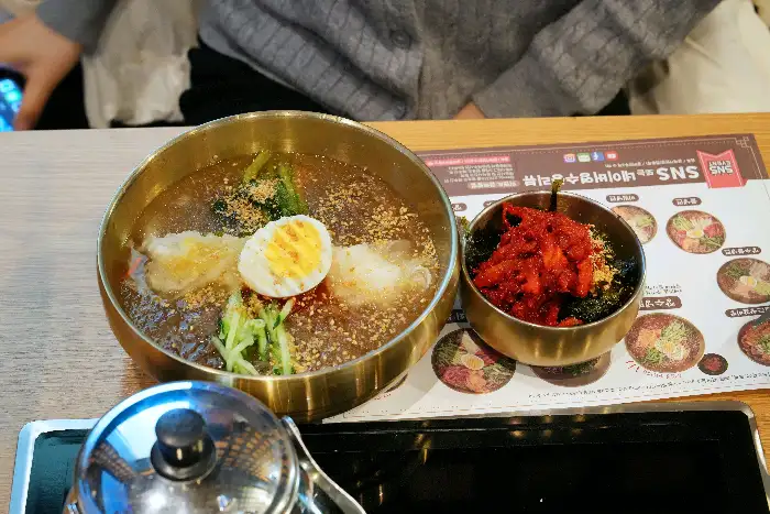 카운터석에서 바라본 풍경