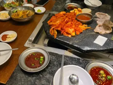 마곡, 마음까지 녹이는 고기 한 점, 돌판 위의 추억 석암생소금구이