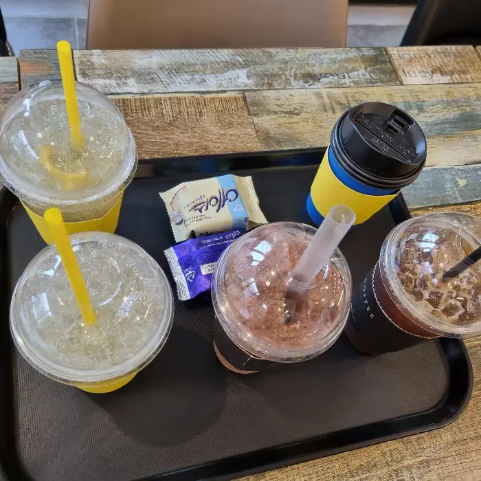 서비스로 제공되는 따뜻한 과자들