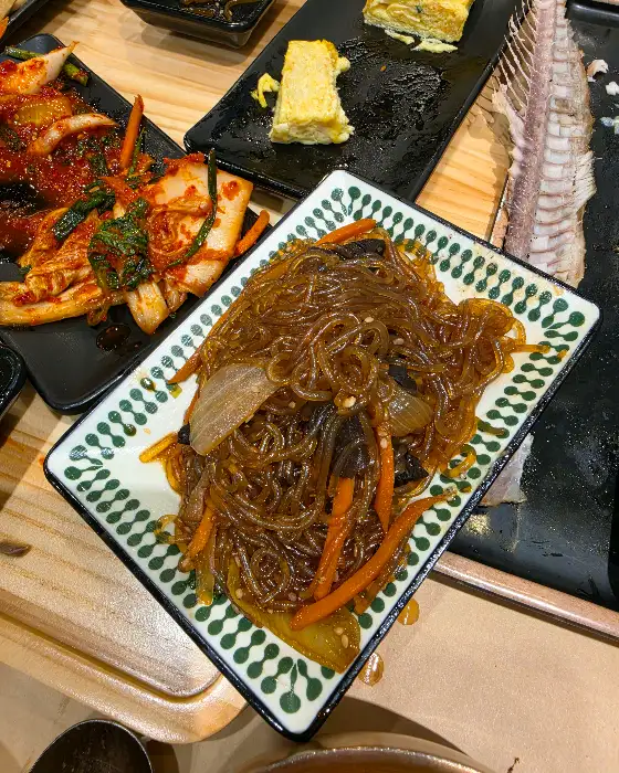 접시에 담긴 잡채