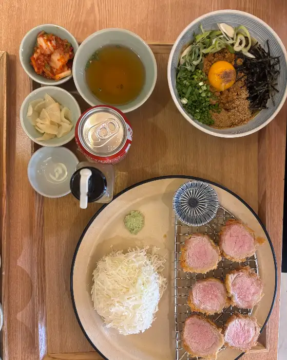돈부리, 밥, 튀김, 곁들임 찬