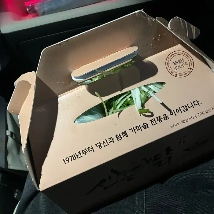 신흥파닭 포장 박스 내부 모습