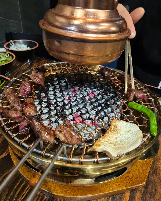 창밖 풍경이 보이는 테이블석
