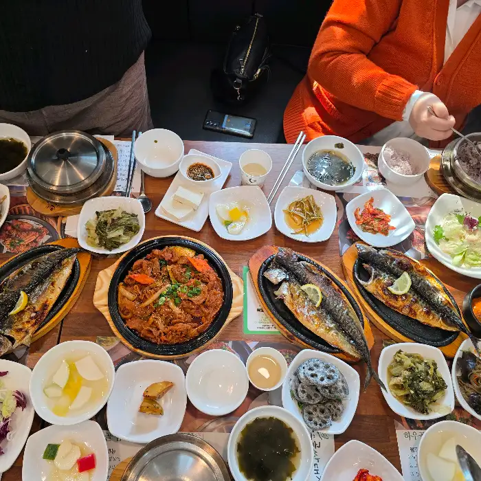 노릇하게 구워진 고등어구이