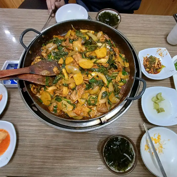 테이블 세팅 사진
