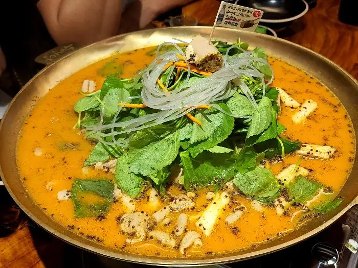 팔각으로 끓여지는 이국적인 요리