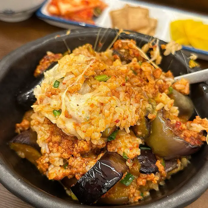 매운가지치즈솥밥