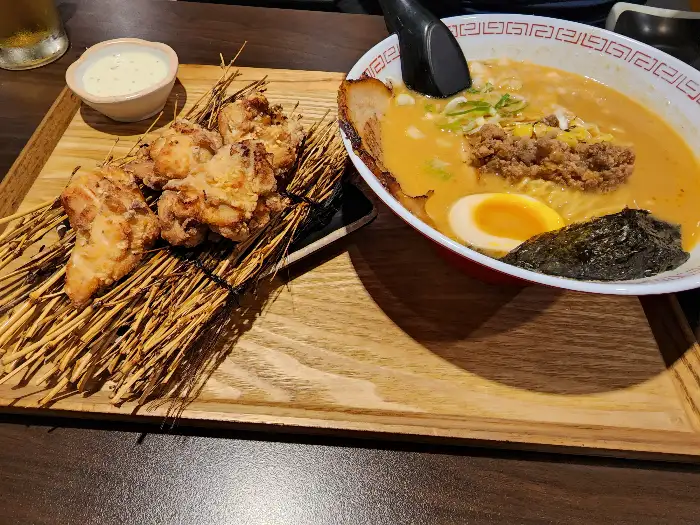 다양한 재료가 올라간 마제소바